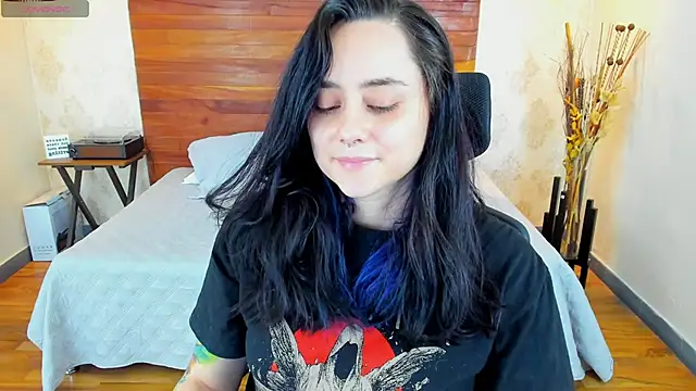 Snapshot of KatherineBond chatting on February 7, 2025, 8:53 pm KatherineBond online show from February 7, 2025, 8:53 pm