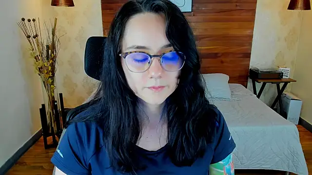 Snapshot of KatherineBond chatting on March 12, 2025, 11:01 pm KatherineBond online show from March 12, 2025, 11:01 pm
