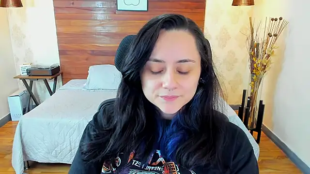 Snapshot of KatherineBond chatting on March 20, 2025, 2:19 am KatherineBond online show from March 20, 2025, 2:19 am