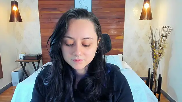 Snapshot of KatherineBond chatting on March 20, 2025, 7:35 pm KatherineBond online show from March 20, 2025, 7:35 pm