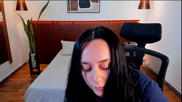 Snapshot of KatherineBond chatting on September 17, 2025, 7:59 pm KatherineBond online show from September 17, 2025, 7:59 pm