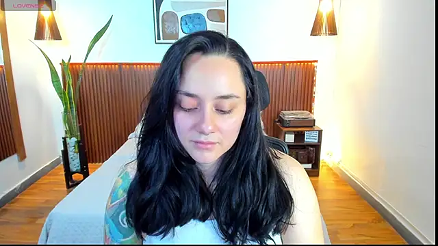 Snapshot of KatherineBond chatting on September 30, 2025, 8:47 pm KatherineBond online show from September 30, 2025, 8:47 pm