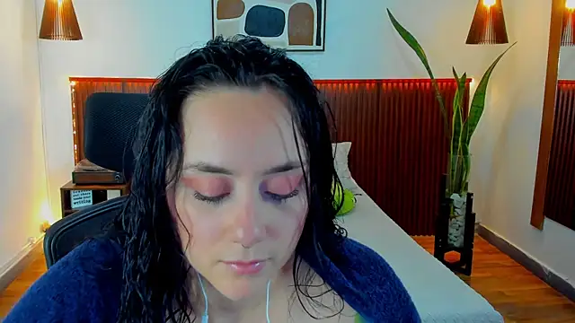 Snapshot of KatherineBond chatting on October 9, 2025, 7:56 pm KatherineBond online show from October 9, 2025, 7:56 pm