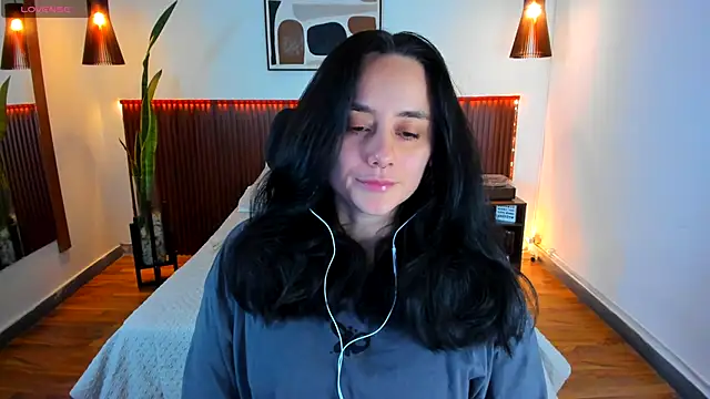 Snapshot of KatherineBond chatting on October 21, 2025, 7:47 pm KatherineBond online show from October 21, 2025, 7:47 pm