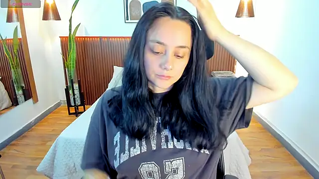 Snapshot of KatherineBond chatting on October 22, 2025, 7:35 pm KatherineBond online show from October 22, 2025, 7:35 pm