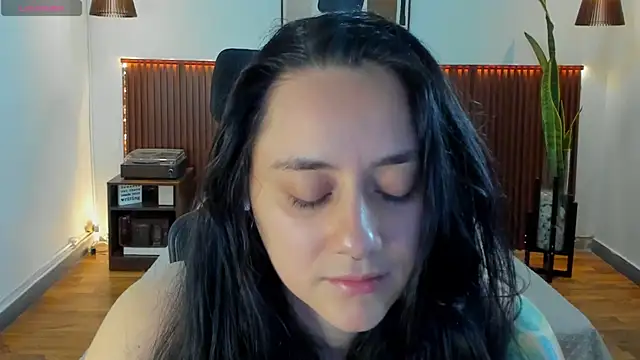 KatherineBond online show from October 24, 2025, 7:10 pm