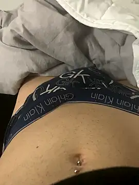 Snapshot of LaMaterialista chatting on November 16, 2025, 2:39 am LaMaterialista online show from November 16, 2025, 2:39 am