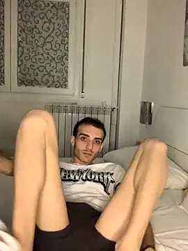 Snapshot of LaMaterialista chatting on November 17, 2025, 9:42 pm LaMaterialista online show from November 17, 2025, 9:42 pm