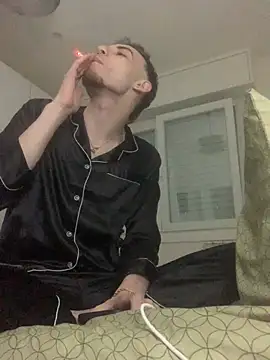 Snapshot of LaMaterialista chatting on March 10, 2026, 10:37 pm LaMaterialista online show from March 10, 2026, 10:37 pm