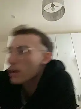 Snapshot of LaMaterialista chatting on April 8, 2026, 12:05 pm LaMaterialista online show from April 8, 2026, 12:05 pm