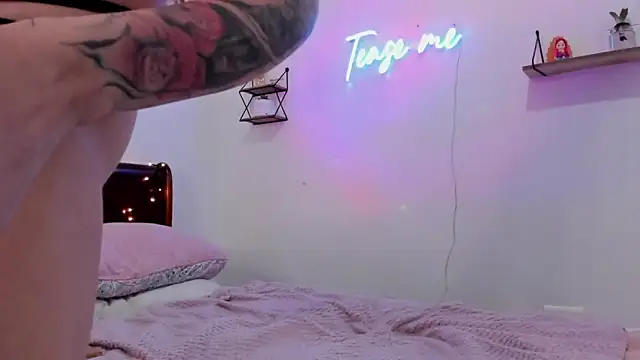 Manuela monroe online show from December 3, 2025, 9:57 pm