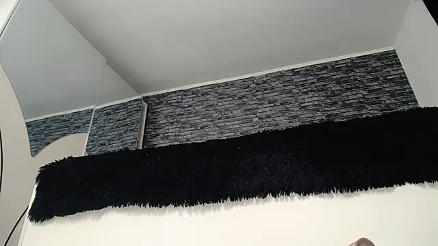 Snapshot of Krystal_Desire chatting on March 8, 2025, 8:46 pm Krystal Desire online show from March 8, 2025, 8:46 pm