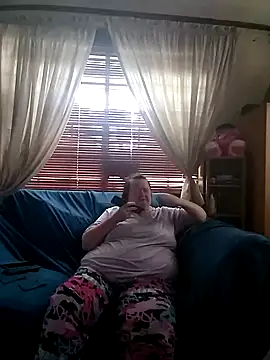 Bayou Woman68 online show from April 28, 2026, 6:13 pm
