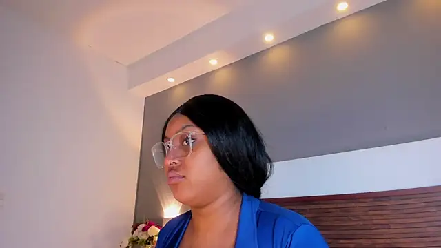 Adelehottman online show from October 27, 2025, 12:20 pm