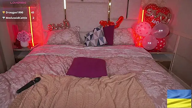 SusieWood online show from February 14, 2025, 12:19 am