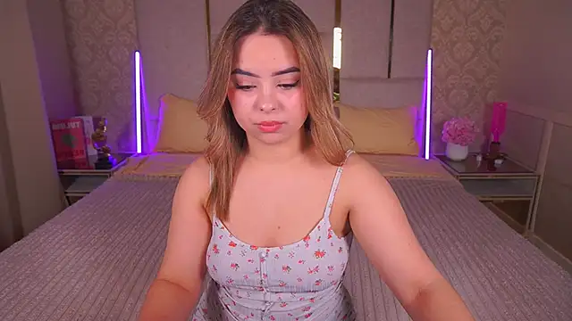 SusieWood online show from March 17, 2025, 9:02 pm