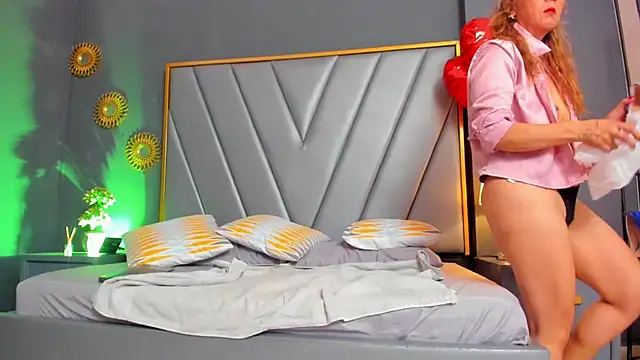 Snapshot of BrendaAdams_ chatting on February 19, 2025, 10:56 am BrendaAdams online show from February 19, 2025, 10:56 am