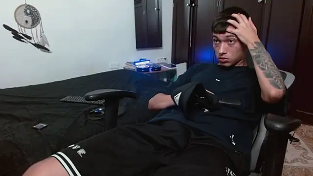 aaron blug online show from November 4, 2025, 5:23 pm