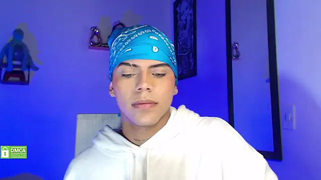 Snapshot of visaelX chatting on March 23, 2025, 4:49 am visaelX online show from March 23, 2025, 4:49 am