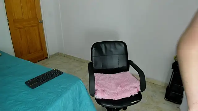  Little angel69 online show from January 4, 2025, 2:04 pm