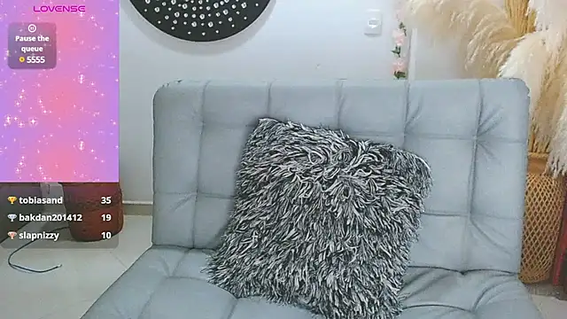 Isabelhot1 online show from February 12, 2025, 7:24 pm