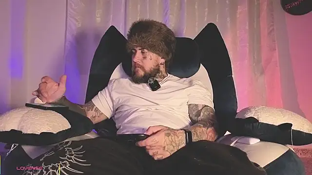 Ash gusbig online show from April 11, 2026, 3:33 am