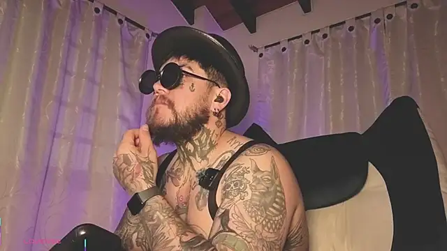 Ash gusbig online show from April 12, 2026, 3:22 am