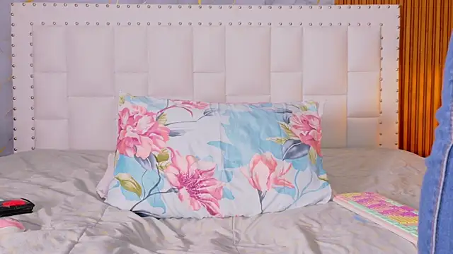 Snapshot of indianschoolgirl chatting on October 29, 2025, 7:37 pm indianschoolgirl online show from October 29, 2025, 7:37 pm