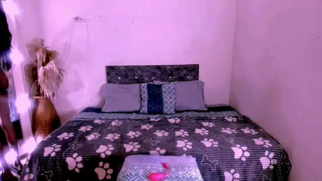 carolinemiller7 online show from April 4, 2026, 8:23 am