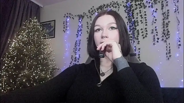 Emmy m00n online show from December 12, 2024, 9:51 am