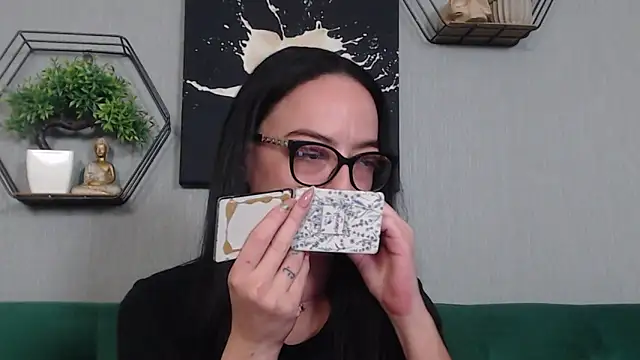 Snapshot of IzabelllNoir chatting on February 6, 2026, 8:18 am IzabelllNoir online show from February 6, 2026, 8:18 am