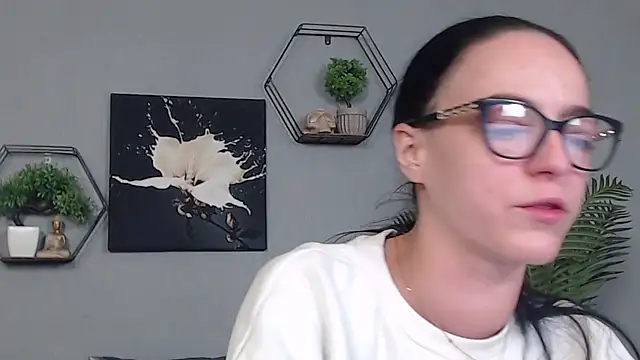 Snapshot of IzabelllNoir chatting on February 24, 2026, 8:23 am IzabelllNoir online show from February 24, 2026, 8:23 am