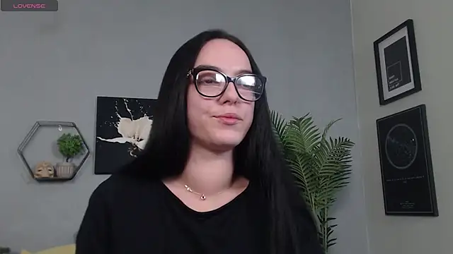 IzabelllNoir online show from April 4, 2026, 7:17 am