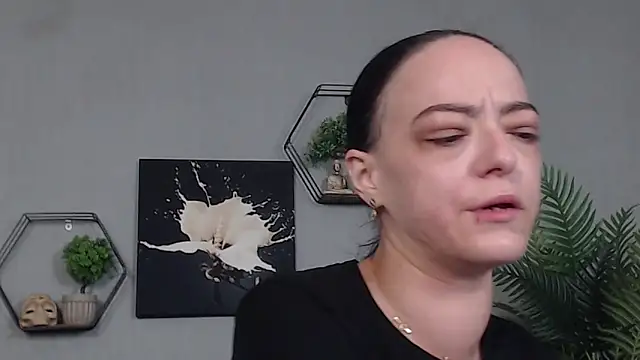 IzabelllNoir online show from May 18, 2026, 9:15 am