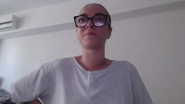 IzabelllNoir online show from June 10, 2026, 8:02 am