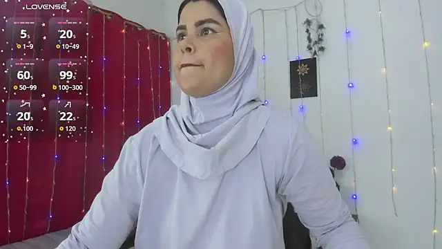 AishaAmin  online show from April 7, 2026, 12:27 pm