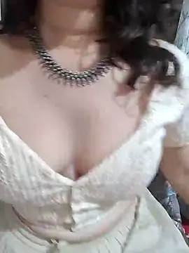 Snapshot of Brown_Maxi chatting on December 1, 2024, 8:31 pm Brown Maxi online show from December 1, 2024, 8:31 pm