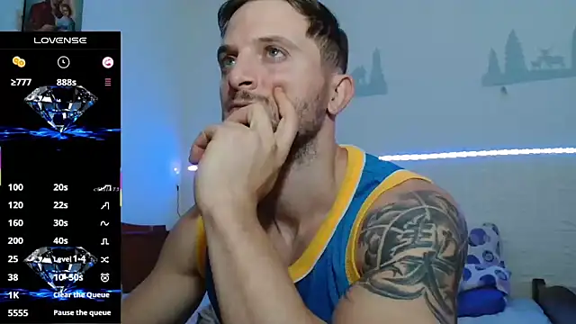 cuple hoot  online show from October 4, 2025, 3:32 pm