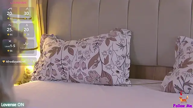 SerenaBennet online show from November 21, 2025, 11:53 am