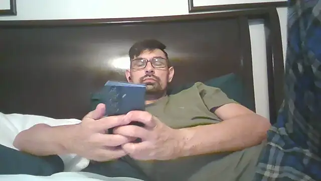 Snapshot of spence204011 chatting on April 11, 2026, 1:54 am spence204011 online show from April 11, 2026, 1:54 am