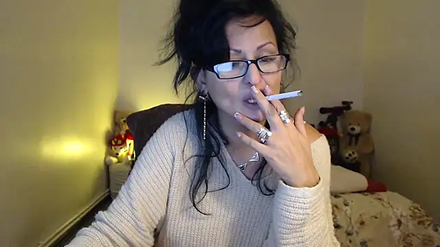 Snapshot of YourDreamLoverr chatting on January 24, 2025, 11:45 pm YourDreamLoverr online show from January 24, 2025, 11:45 pm