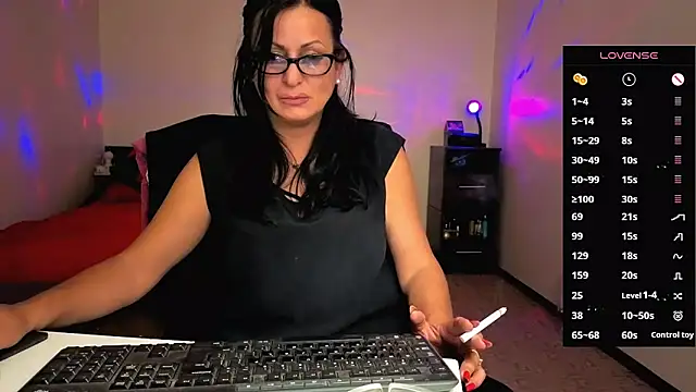 Snapshot of YourDreamLoverr chatting on September 24, 2025, 10:35 pm YourDreamLoverr online show from September 24, 2025, 10:35 pm