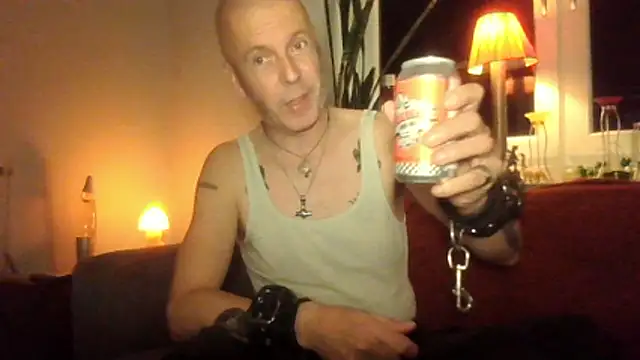 Snapshot of SHARPSkinhead chatting on October 24, 2025, 10:39 pm SHARPSkinhead online show from October 24, 2025, 10:39 pm