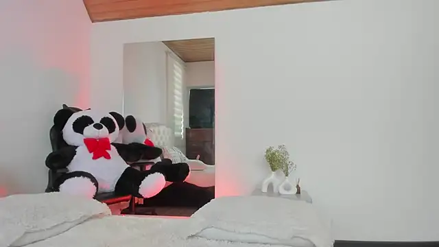 AtheneaRossi online show from February 2, 2025, 3:17 pm