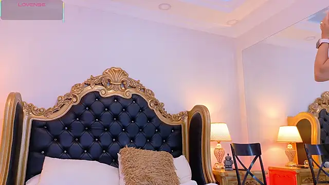 AdelinaVans online show from November 14, 2025, 10:58 am