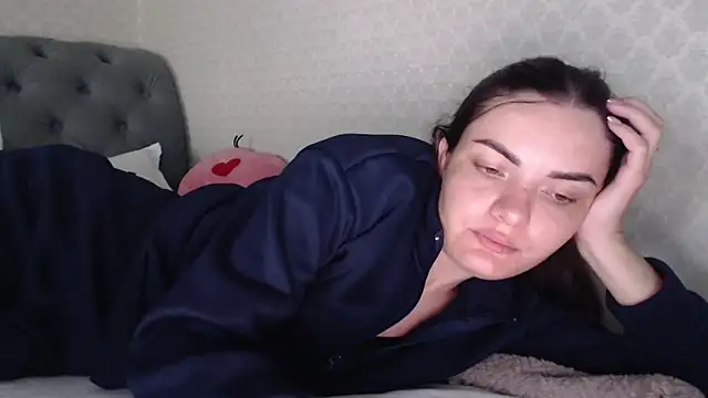  JustmeHere  online show from September 15, 2025, 2:39 pm