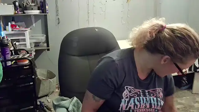 Lisalovely6981 online show from February 6, 2025, 10:10 pm