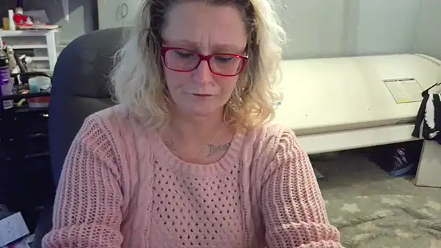 Lisalovely6981 online show from February 7, 2025, 7:17 pm