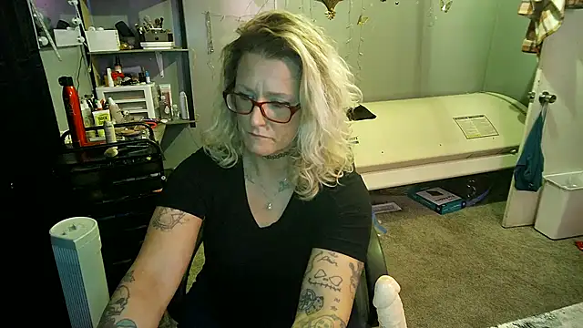 Lisalovely6981 online show from February 24, 2025, 11:41 pm