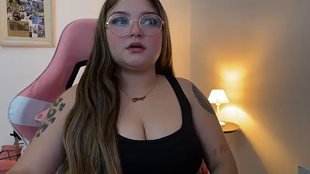 SweetPaige  online show from December 17, 2025, 4:57 pm